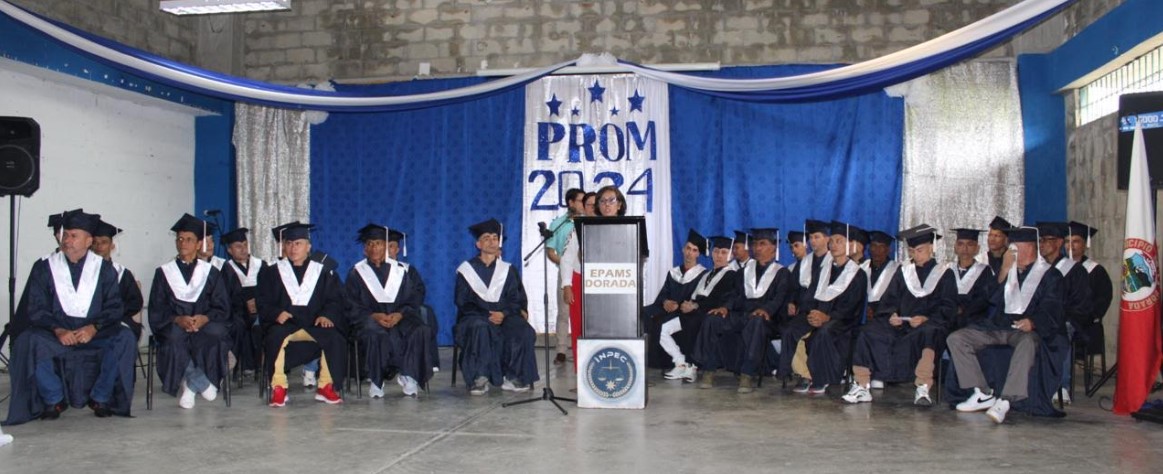 Imagen de la graduación de reclusos