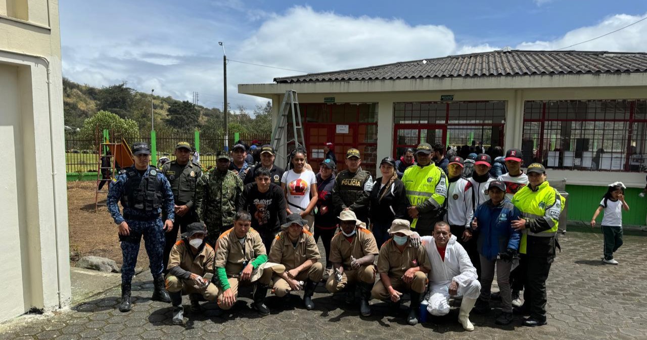 Imagen del equipo de trabajo de restauración y embellecimiento