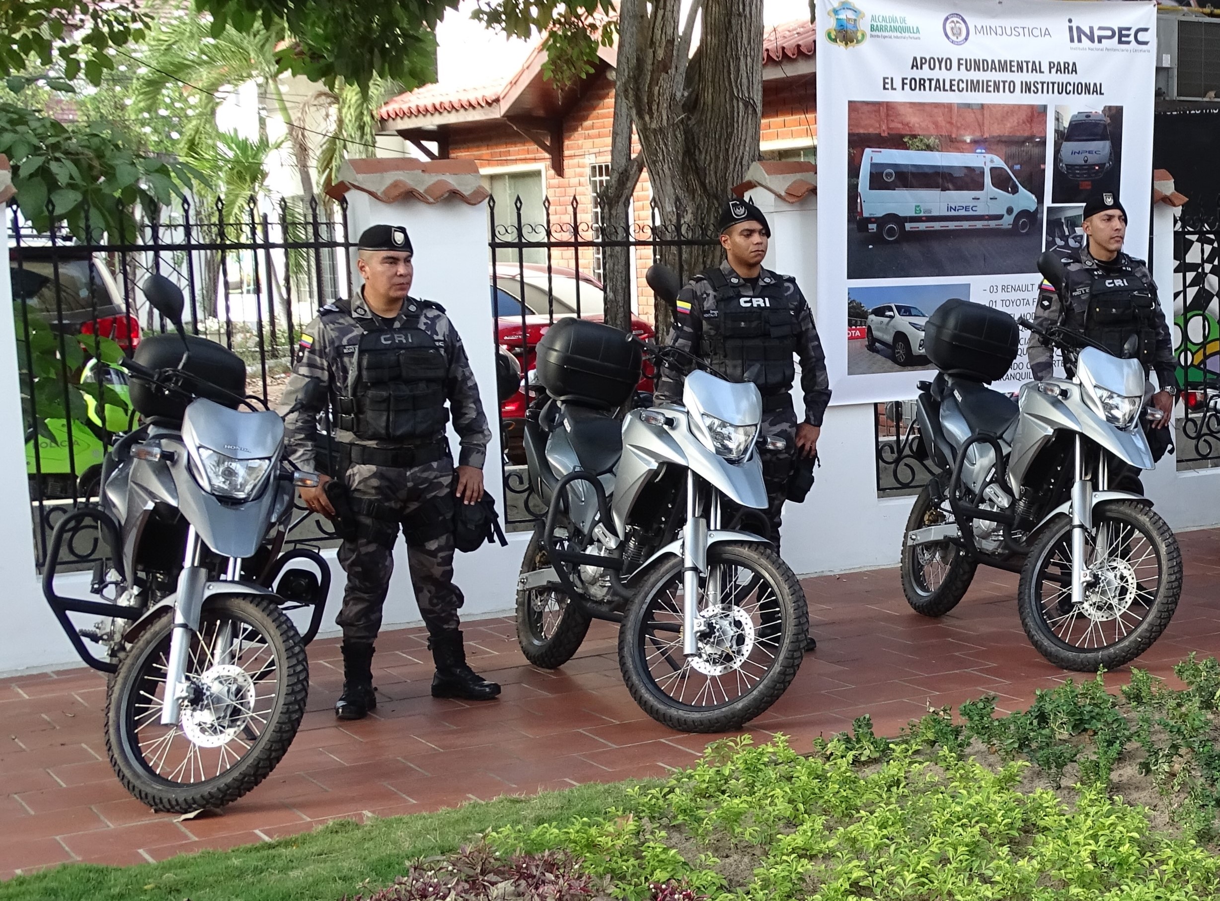 Imagen de Militares en Motos