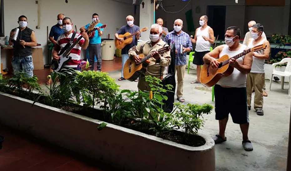 Imagen de personas Haciendo música