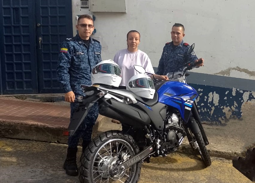 Imagen de la entrega de una moto